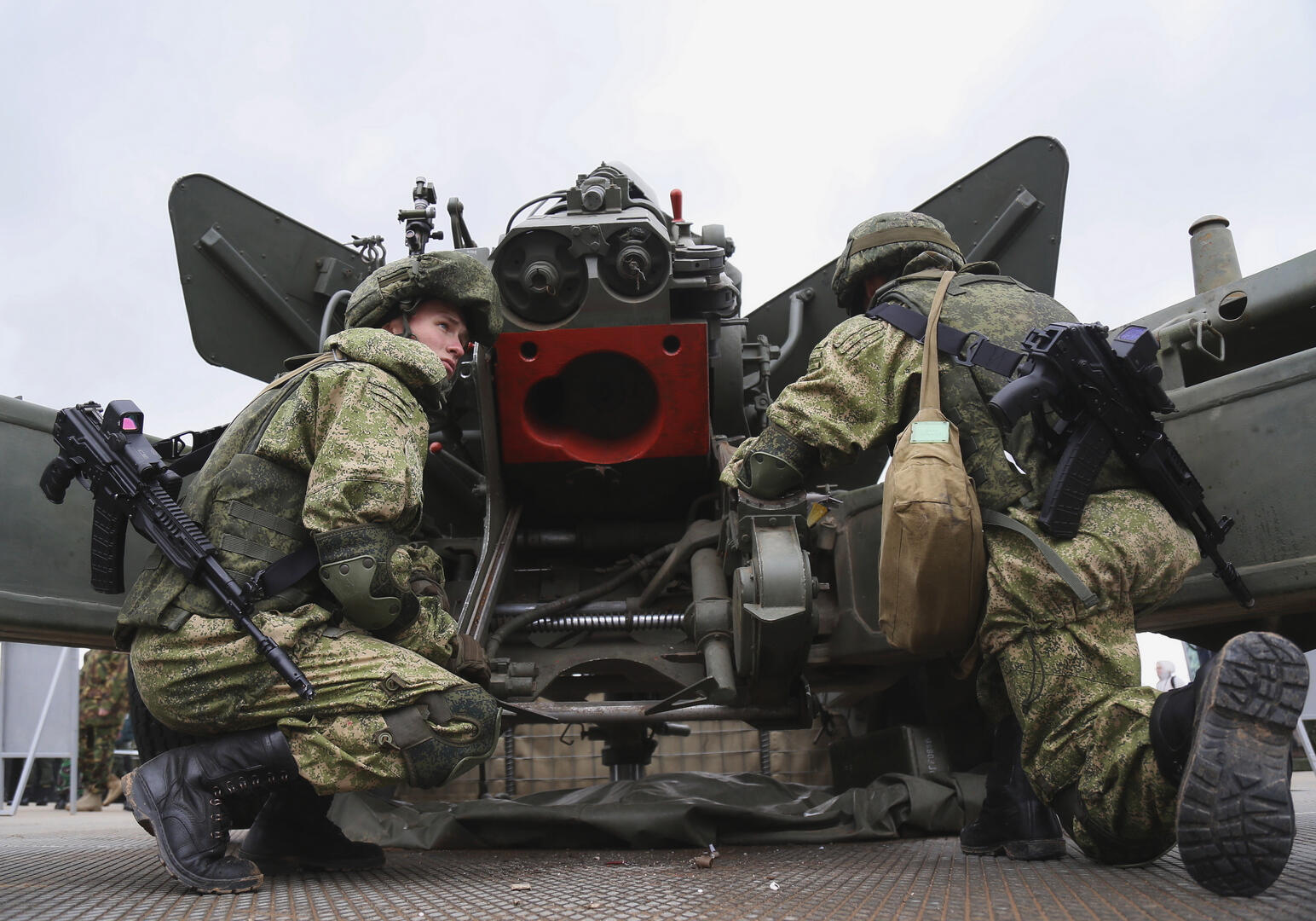 Russian artillerymen at an exercise in the Leningrad region